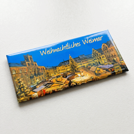 Rechteckiger Kühlschrankmagnet mit winterlichem Motiv vom Weimarer Weihnachtsmarkt und dem Schriftzug Weihnachtliches Weimar