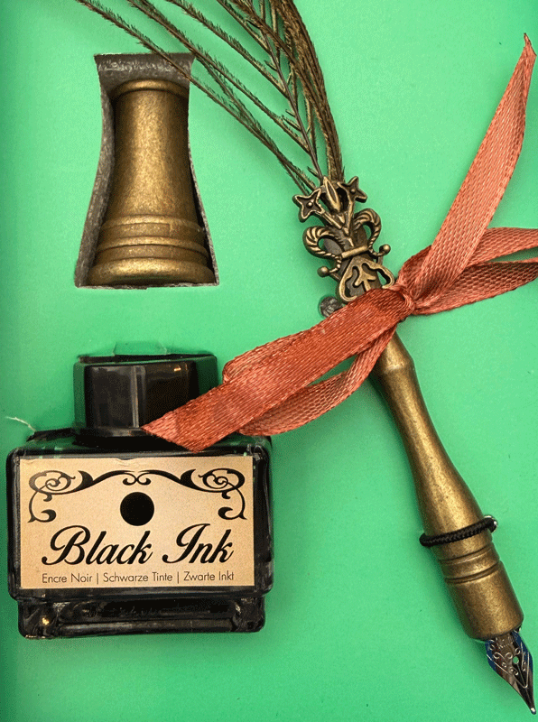 Pfauenfeder mit Tinte